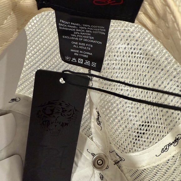 Ed Hardy Embroidered Battle
Skull - Khaki SnapBack Cap - Picture 16 of 16